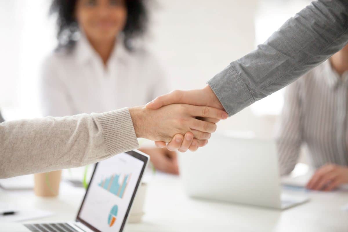 Close-up of a hand-shake | Strategies that can unify sales and marketing
