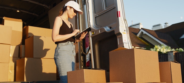 A woman making the inventory of moving boxes